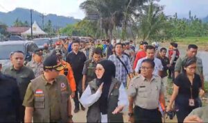 Lisda Hendrajoni Usulkan 1000 Tambahan Paket Sembako ke BNPB Untuk Warga Terdampak Bencana di Pesisir Selatan