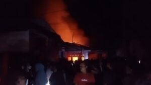 Diduga Korsleting Listrik, Satu Unit Rumah Permanen Terbakar di Pesisir Selatan