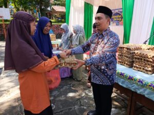 Ramadan Berbagi, SMP Negeri 3 Kota Bukittinggi Serahkan Bantuan Sembako