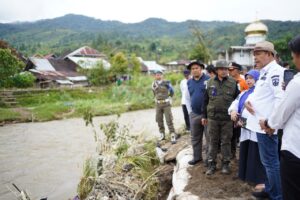 Talang Babungo Dilanda Banjir, Bupati Epyardi Asda Minta Ekskavator Diturunkan Normalisasi Sungai
