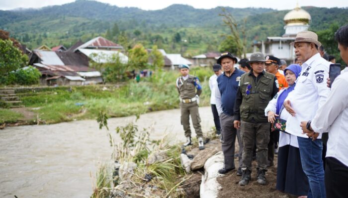 Talang Babungo Dilanda Banjir, Bupati Epyardi Asda Minta Ekskavator Diturunkan Normalisasi Sungai