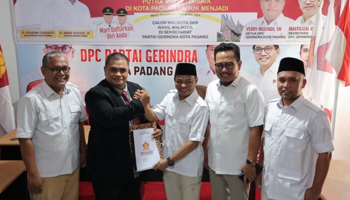 Bacalon Wali Kota Padang H Hidayat SS, MH Kembalikan Formulir Pendafataran ke DPC Gerindra