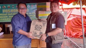 DPC SPPI KB Bukittinggi, POS IND dan Kopnus Serahkan Bantuan Bencana Gunung Marapi