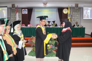 Lulus Dengan Predikat Sangat Memuaskan, Lisda Hendrajoni Sah Sandang Gelar Doktor Pendidikan