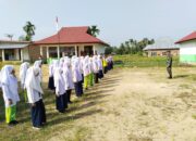 Satgas TMMD Kodim 0311 Pesisir Selatan Latih Siswa SMP Baris-berbaris 