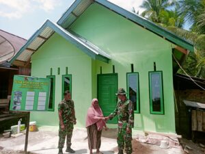 Rumahnya Selesai di Rehab Satgas TMMD Pesisir Selatan, Opet Masni: Terimakasih Banyak Bapak TNI