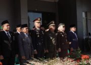 Ade Sudarman selaku pimpinan DPRD Kabupaten Dharmasraya mengikuti Upacara