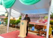 Bupati Pesisir Selatan Hendrajoni saat menghadiri kegiatan Gerakan Pangan Murah (GPM) di kantor Camat Lengayang.