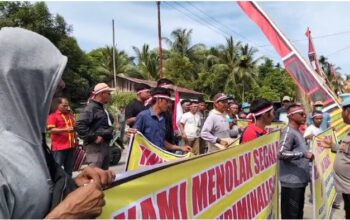 150 Warga Adat Kepung DPRD Mentawai, Tuntut Keadilan atas 20 Ribu Hektare Tanah Ulayat!