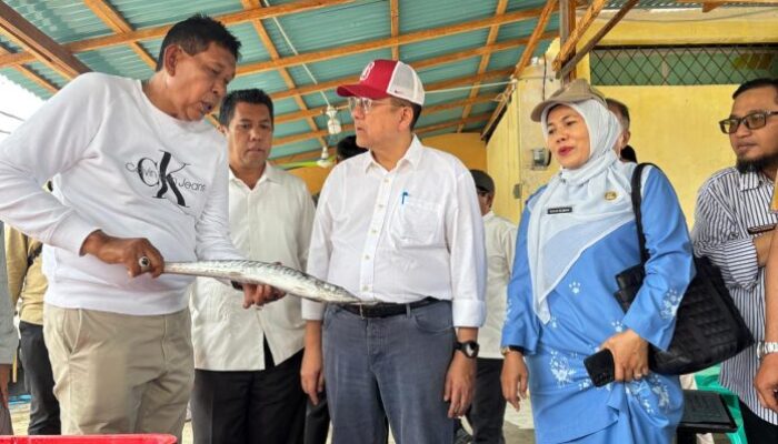 Irman Gusman Dengarkan Cerita Warga Pesisir yang Terabaikan