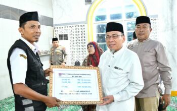 Maigus Nasir Serahkan Dana Operasional se-Kecamatan Kuranji