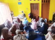 Ibu-ibu penerima PKH di Kelurahan Padang Sarai sedang belajar TikTok Marketing, beberapa hari lalu