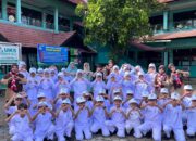 Pelantikan 38 dokter kecil yang digagas Puskesmas Andalas bekerja sama dengan SD Islam Budi Mulia Padang.
