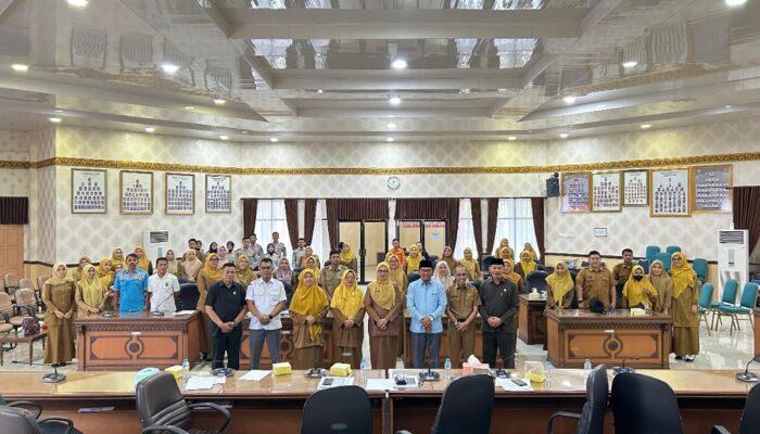 Honorer Non Database Berkeluh Kesah ke DPRD Agam