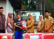 Wabup Leli Arni Turun Langsung Beri Bantuan