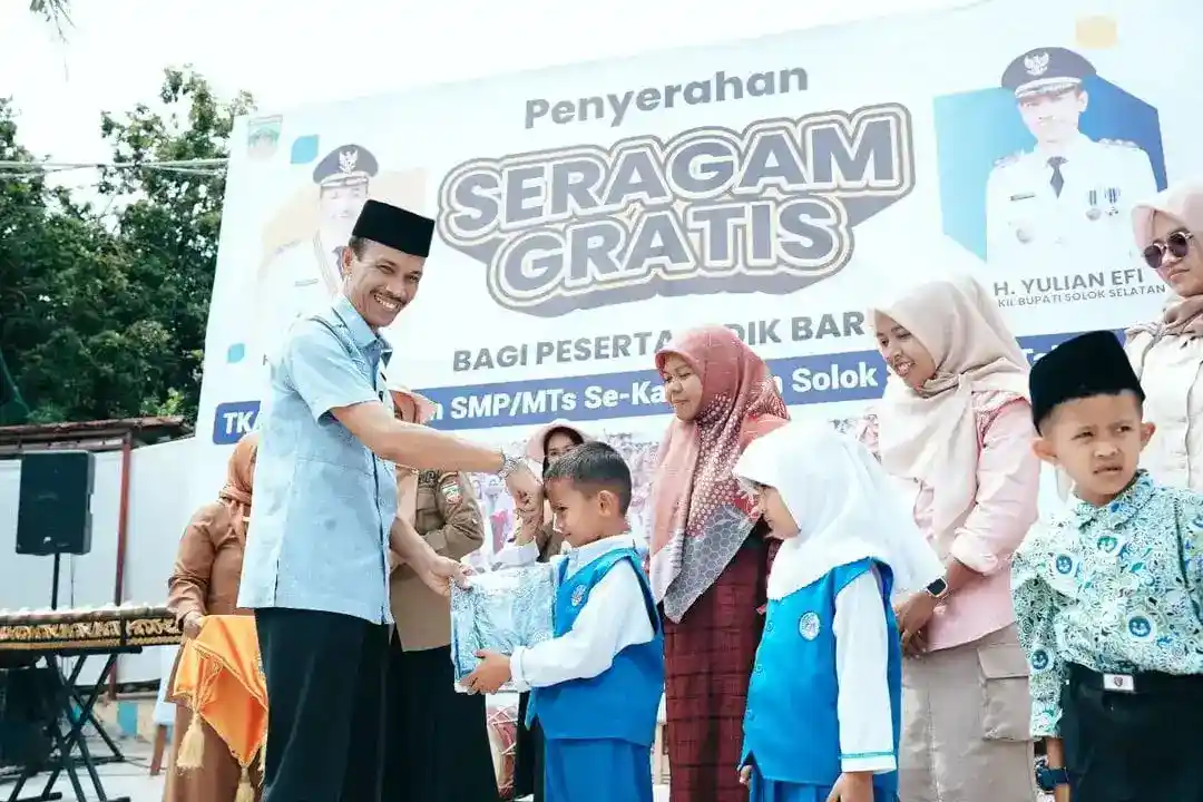 1.200 Stel Seragam Gratis untuk Siswa Baru di Pauh Duo