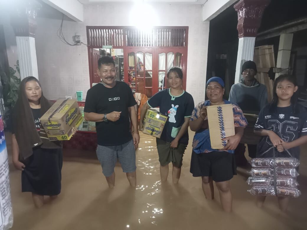 Anggota DPRD Pessel Ardiul Gerak Cepat Salurkan Bantuan ke Korban Banjir di Sutera–Lengayang