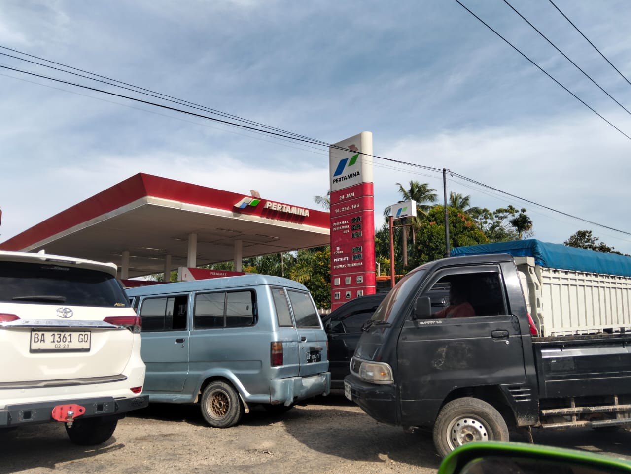 Antrian Mobil di SPBU Taratak Sutera Sebabkan Kemacetan, Pengendara Resah