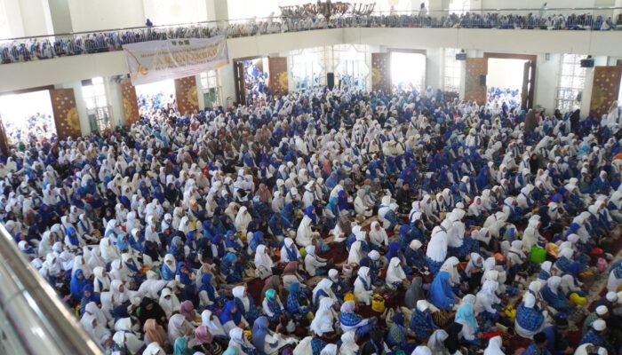 Ribuan Jamaah BKMT Berkumpul di Padang Panjang, Tebarlah Kebahagiaan Terhadap Sesama