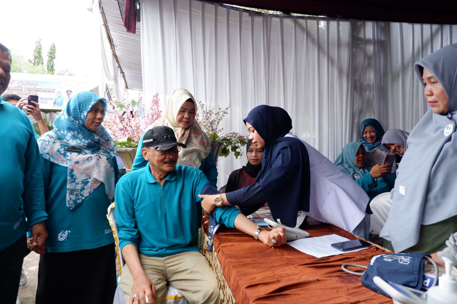 Bupati Hendrajoni Hadiri HKN ke-61: Tegaskan Investasi Kesehatan untuk Generasi Muda