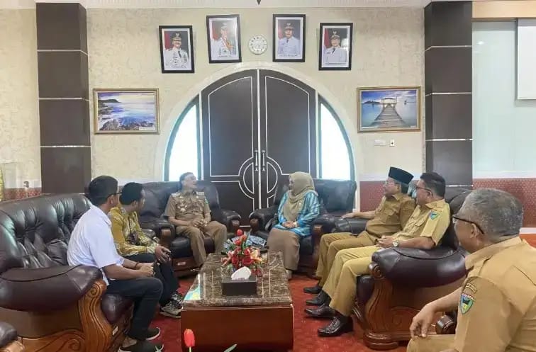Bupati Hendrajoni Terima Tim Visitasi Komisi Informasi Sumbar, Tiga Badan Publik Pessel Masuk Nominasi Anugerah KIP 2025