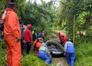 Detik-Detik Dramatis Penyelamatan 10 Warga Terjebak Banjir di Ladang Salareh Aia, Tim SAR Berpacu dengan Hujan Deras