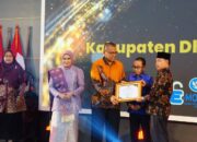 Dharmasraya Kejutkan Sumbar, Loncat ke Predikat “Kabupaten Informatif 2025” dalam Anugerah KIP