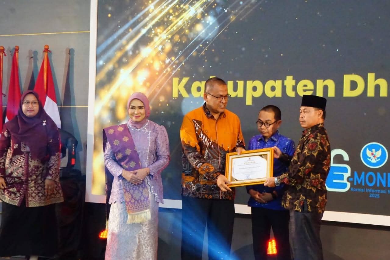 Dharmasraya Kejutkan Sumbar, Loncat ke Predikat “Kabupaten Informatif 2025” dalam Anugerah KIP