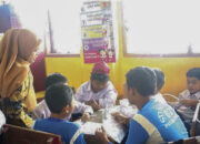 —Tim PKM UNP memberikan edukasi kebiasaan ramah lingkungan di SDN 02 Payakumbuh Kelurahan Padang Tangah Kecamatan Payakumbuh Barat Kota Payakumbuh pada Senin hingga Rabu (10-12/11).