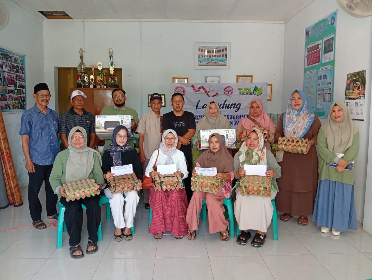 Forum Nagari Padang Besi Salurkan Bantuan CSR PT Semen Padang untuk Warga