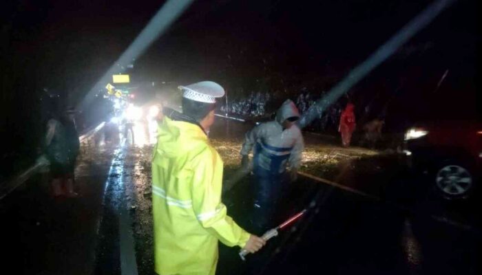 Arus Lalu Lintas di Gerbang Masuk Padang Panjang Kembali Lancar