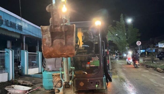 Pemko Padang Bersihkan Jalur Pasar Baru-Unand