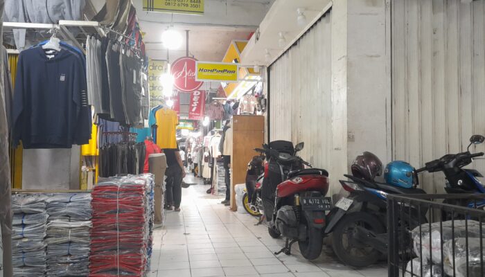 Kala Keteguhan Pedagang Pasar Aur Kuning Diuji Sepinya Pembeli