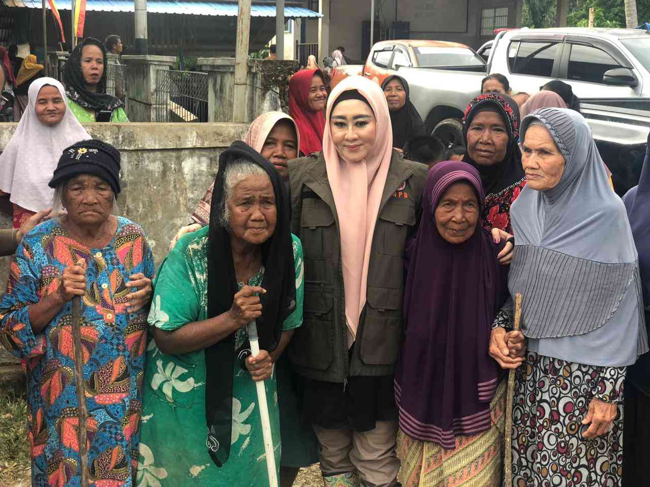 Lisda Hendrajoni Kawal Bantuan ke Daerah Terdampak Banjir “Sumbar Tidak Boleh Berjuang Sendiri”