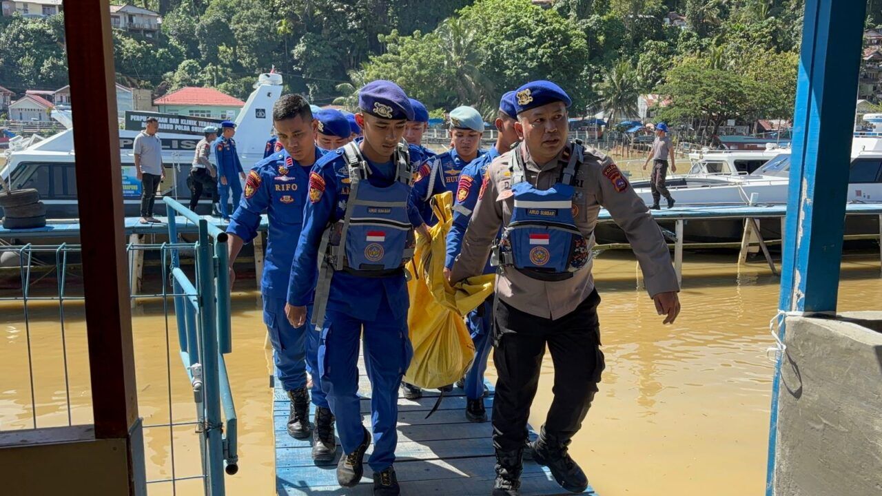 Mayat Diduga Korban Bencana Ditemukan di Perairan Pulau Anak Air, Tim Polairud Lakukan Evakuasi Cepat