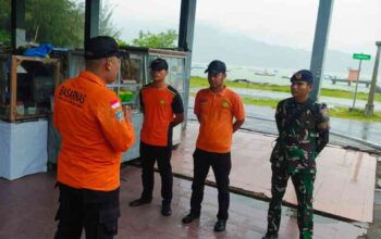 “Petani 70 Tahun Diseret Arus Sungai di Pesisir Selatan, Tim SAR Balap Waktu di Tengah Hujan Lebat”
