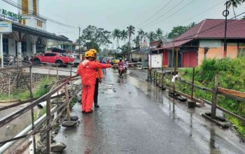 Sungai Menerjang Rumah Warga di Tanah Datar, Warga Diungsikan