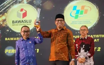 Komitmen Pelayanan Informasi, Bawaslu Sumbar Raih Empat Penghargaan