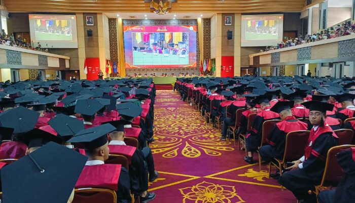 Unes-AAI Wisuda 1.211 Mahasiswa