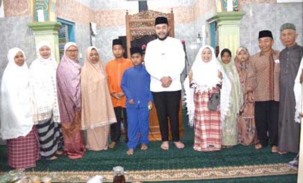 Wali Kota Padang, Fadly Amran, kembali melakukan monitoring pelaksanaan program Subuh Mubarakah yang menjadi salah satu aktivasi Program Unggulan (Progul) Smart Surau.