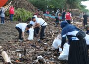 Pulihkan Aktivitas Nelayan, Pemprov Sumbar Bersihkan Pantai Parupuk Tabing