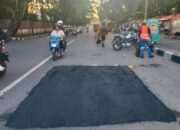 PUPR Padang Tambal Jalan Berlubang Akibat Banjir