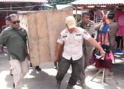 Satpol PP dan Dinas Pariwisata Tertibkan PKL di Batu Malin Kundang