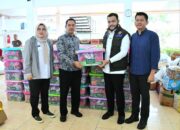 Pemko Padang Terima 300 Paket Sembako dari Tanoto Foundation