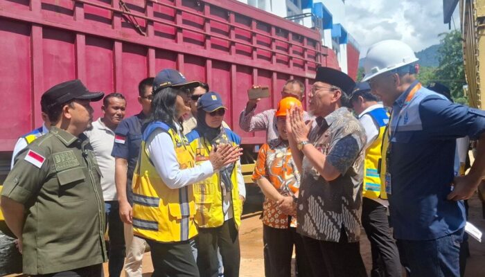 Pemko Padang Terima 260 Batang Pipa dari Kementrian PU