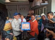 Menbud Serahkan Bantuan Korban Bencana Batu Busuak