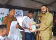 1.229 Siswa di Padang Terima Bantuan Perlengkapan Sekolah