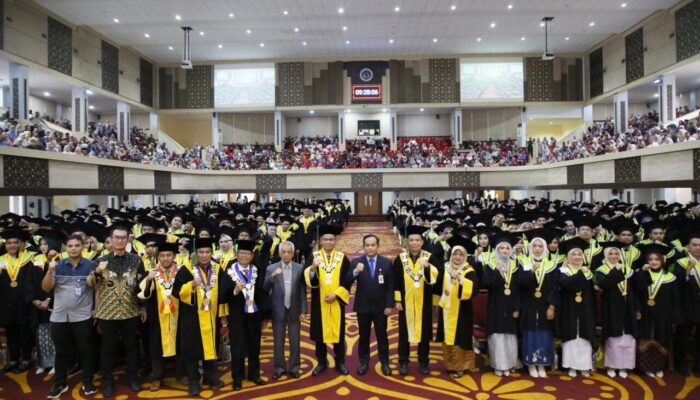 Wisuda ke-141, Lulusan UNP Agar Miliki Adaptasi dan Daya Saing