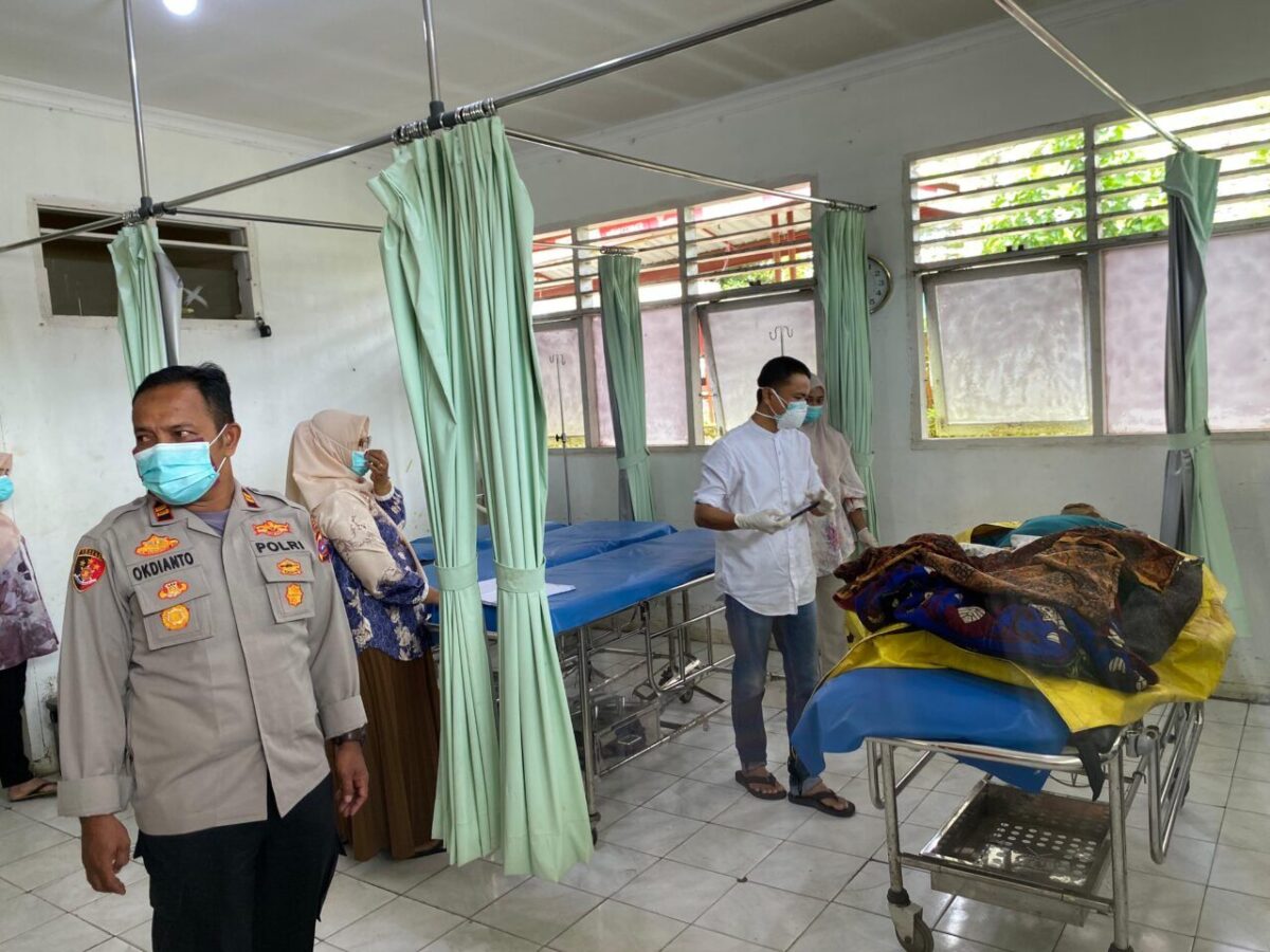 Mayat Pria Ditemukan Membusuk di Belakang Kelas Tata Boga SMKN 1 Ranah Pesisir Pessel