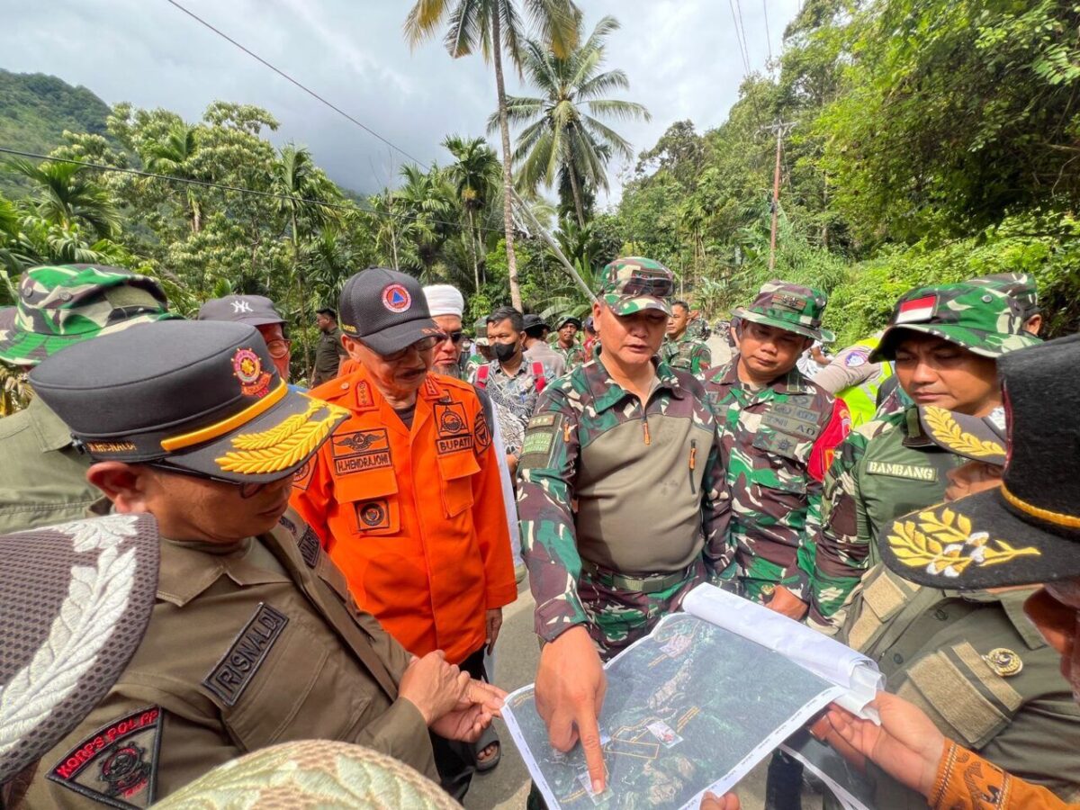 Pangkogabwilhan I TNI Tinjau Lokasi Banjir di Bayang Utara, Empat Ton Bantuan Diangkut ke Warga Terisolasi